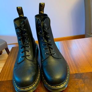 ❗️price drop❗️like new Doc martens-Unisex